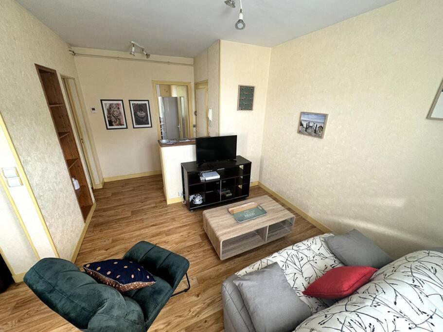 Appartement Proche De L'Hyper-Centre Avec Garage Caen Bagian luar foto